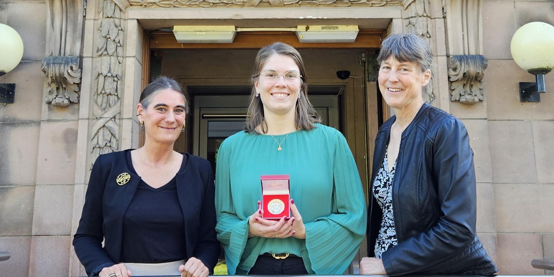 Edith at the Joseph Black Building with her supervisors Dr Lore Troalen and Professor Alison Hulme