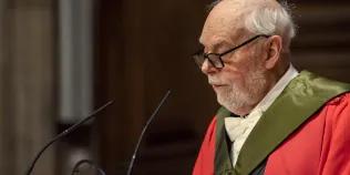 Sir Fraser Stoddart giving a speech at a graduation ceremony