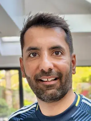 Headshot of alumnus Robin McAlpine